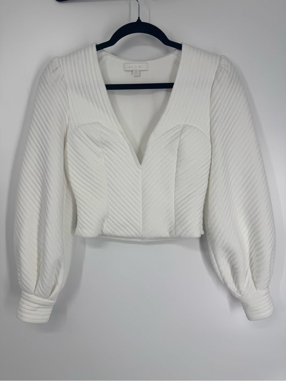 Anthropologie Eri + Ali White Ribbed V-Neck Puff Sleeve Crop Top Size XS - Picture 2 of 11